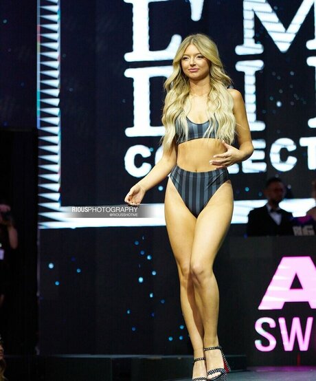 Shae Smolik pornographic model photos