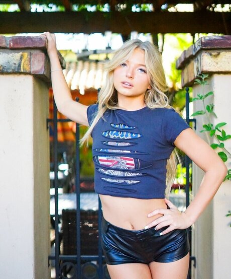 Shae Smolik star hot pictures