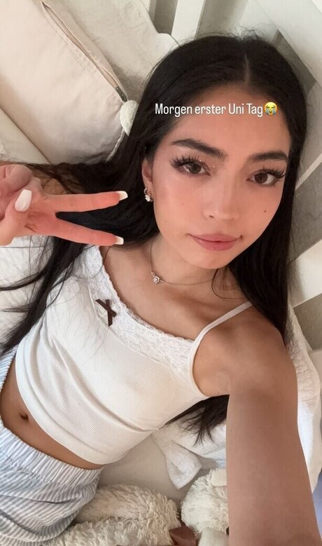 Dani Klieber model top pic