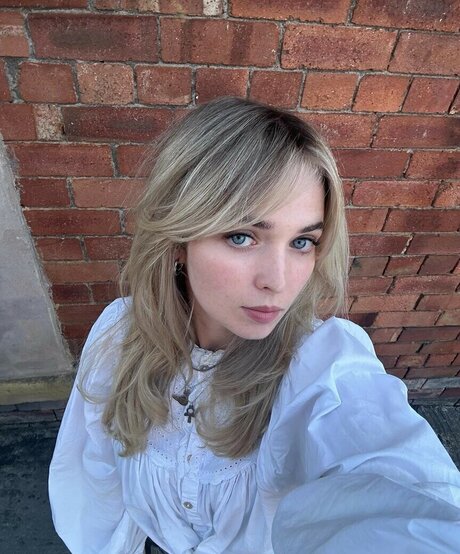 Meg Mills star exclusive images