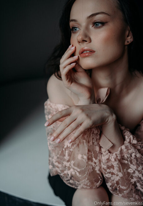 sevenkiss model hot pics