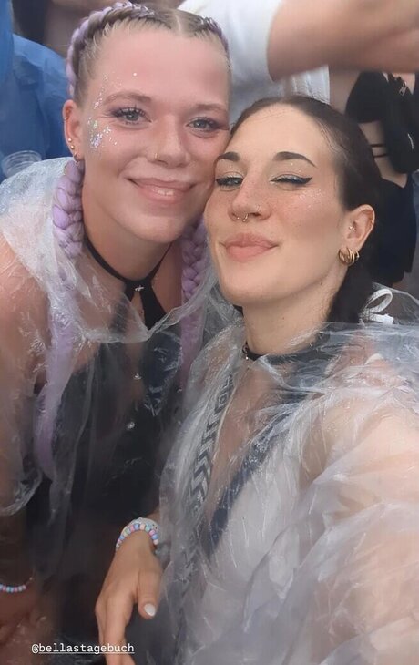 JuleTheFox star naked image