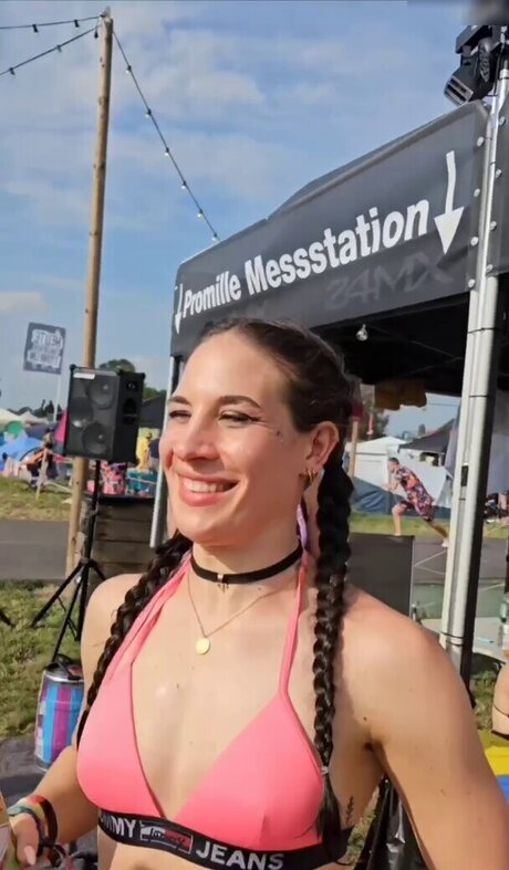 JuleTheFox pornstar naked gallery