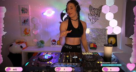 JuleTheFox model best pic