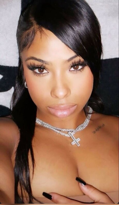 ayisha mia model art archive