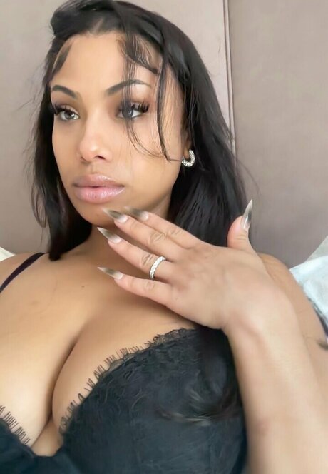 ayisha mia model beautiful img