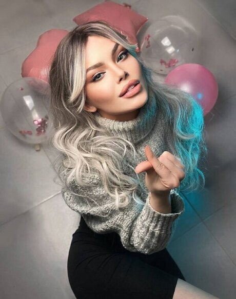 Lizzie Whistle erotic star image