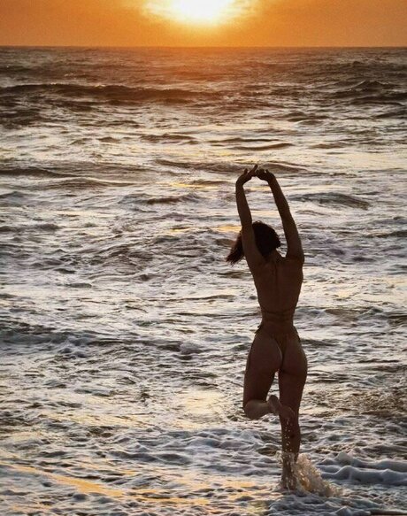 Lizzie Whistle xxx actress picture