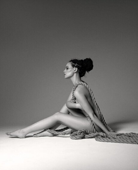 Lizzie Whistle pornstar nude photos