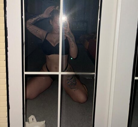 Bay watch beautiful model pic