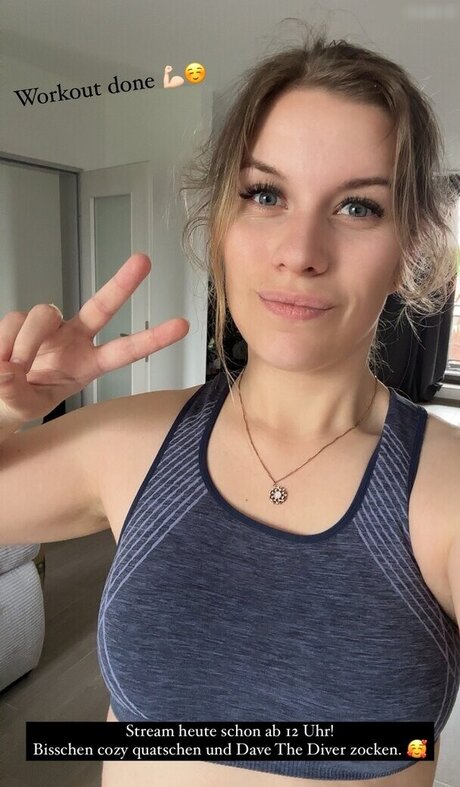 FormulaLena model xxx photo