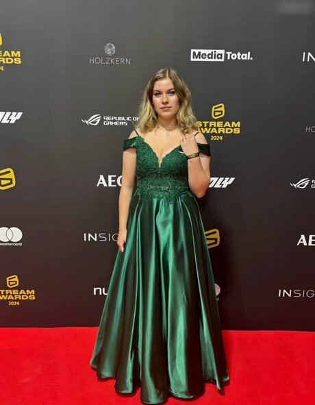 FormulaLena erotic model pic