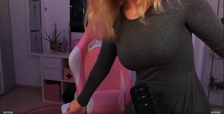 FormulaLena sexy model image