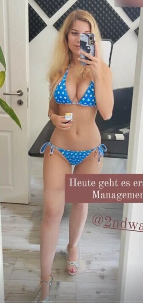 FormulaLena erotic star image