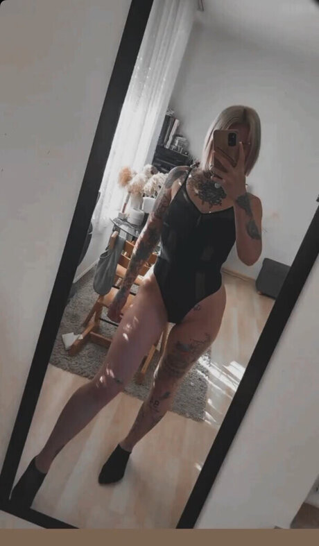 Typischblonnd hd pornstar image