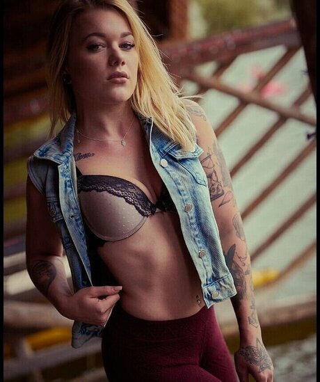 Typischblonnd pornstar perfect pictures