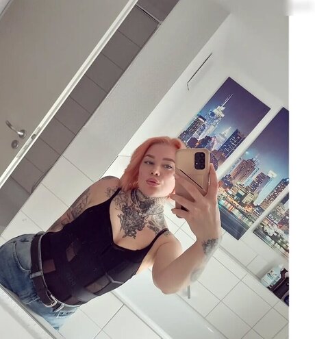 Typischblonnd model pretty picture