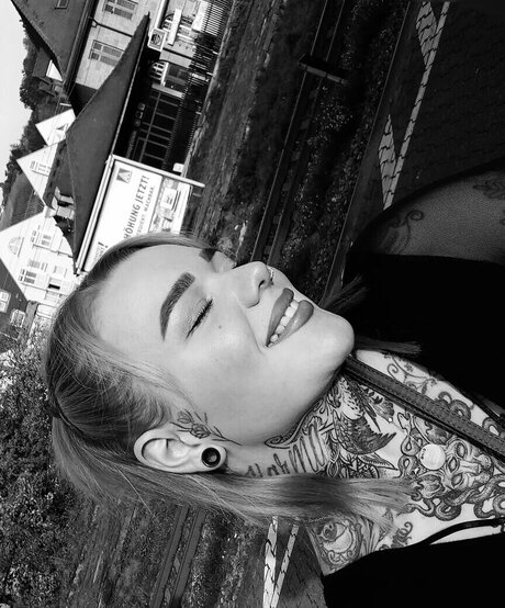 Typischblonnd star exclusive picture