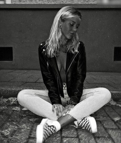 Anna Maria Schimanski hot actress img