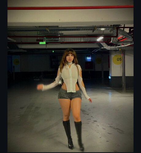 Anda Tohatan sex model archive