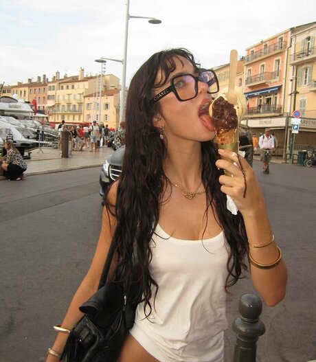 Elisha Herbert model erotic img