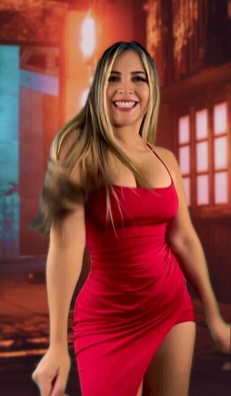 Lorena Is Dancing exclusive actress pics