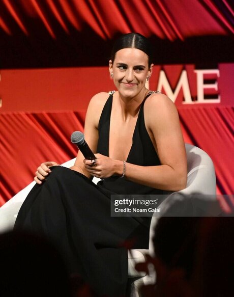 heluvstikax nice actress pic