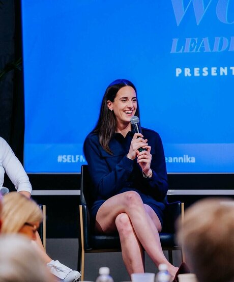 heluvstikax model sexy picture