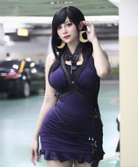 Hiniitaa model hot image