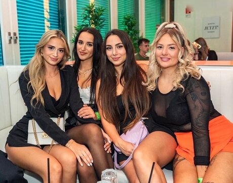 Vanessa Wende hd pornstar photos