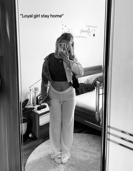 _marie lbs model art galleries