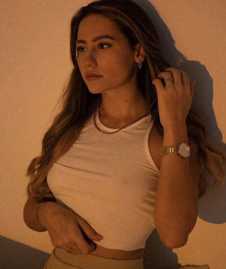 Sophia Chiara pretty model pic