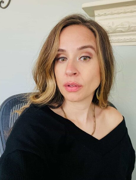 BellaSuede naked actress photos