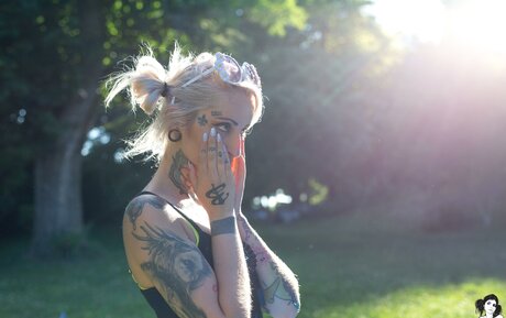 gladycesuicide art star pic