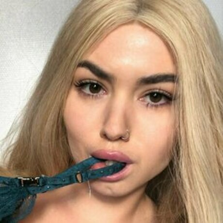 AnnaSavana star hot pictures