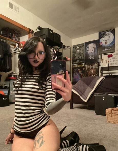 Wuvmia exclusive star pictures