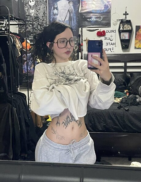 Wuvmia model beautiful image