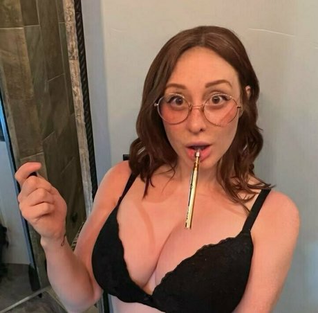 Kari Keone star pornographic pictures