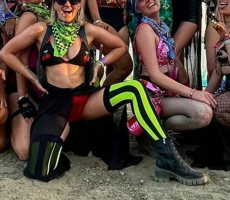 Emily Osment perfect pornstar pics