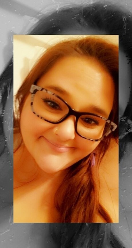 strawberry cakes pretty model pic