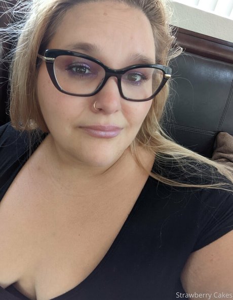 strawberry cakes nude pornstar img