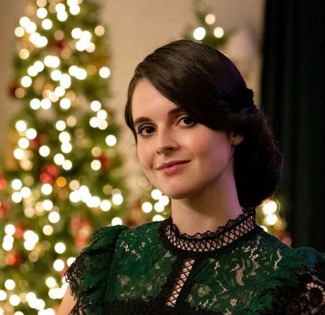 Vanessa Marano naked star pic