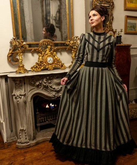 Aliythia model best picture