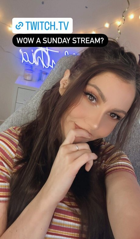 Aliythia exclusive model picture