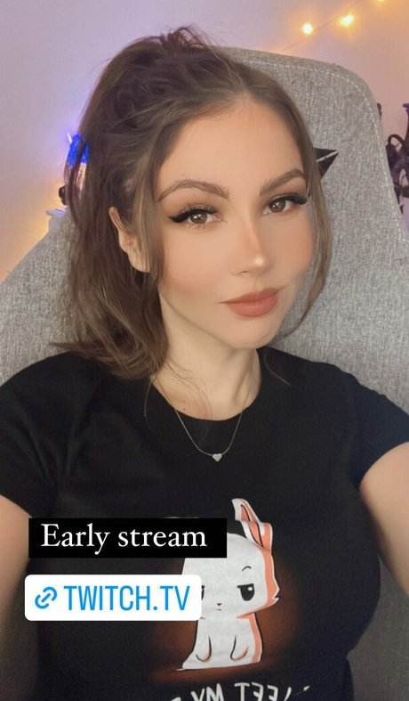 Aliythia nice actress pics