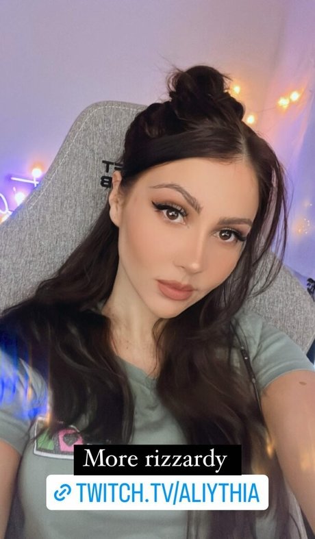 Aliythia model high quality picture