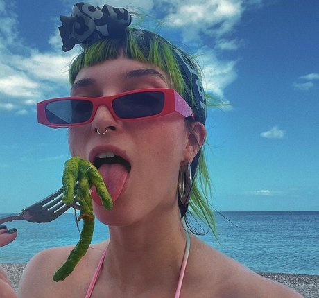 Dani Thorne beautiful model archive