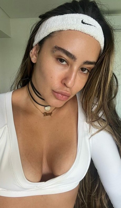 Amy Reis xxx model photos