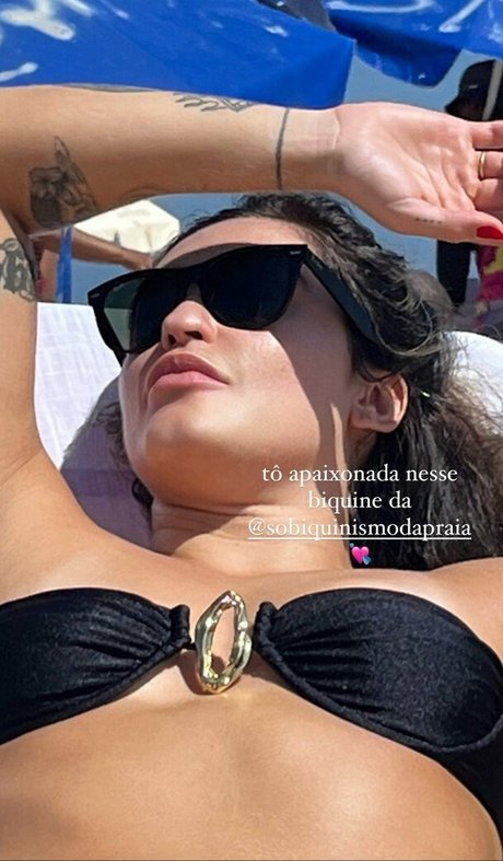 Amy Reis nude pornstar archive