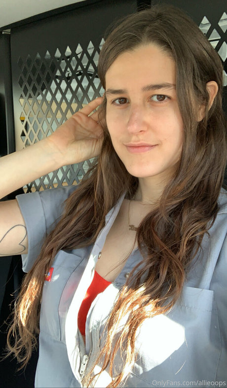 allieoops sexy star img